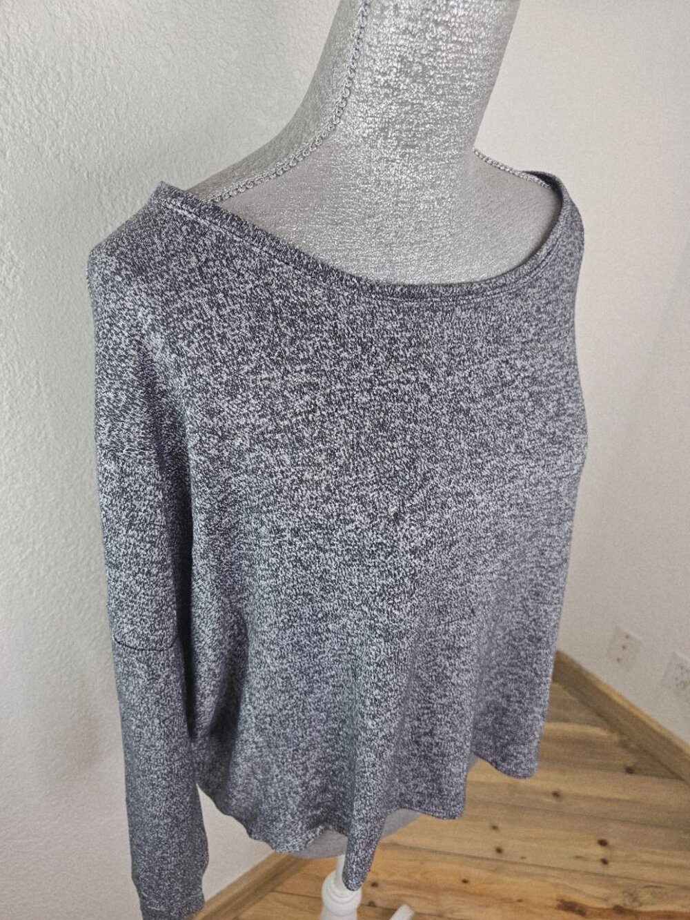 Athleta Heathered Gray Long Sleeve Top
